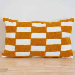 Coussin tufte 50x30 ocre