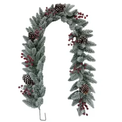 Guirlande enneigee avec baies et