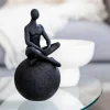 Statuette sur boule